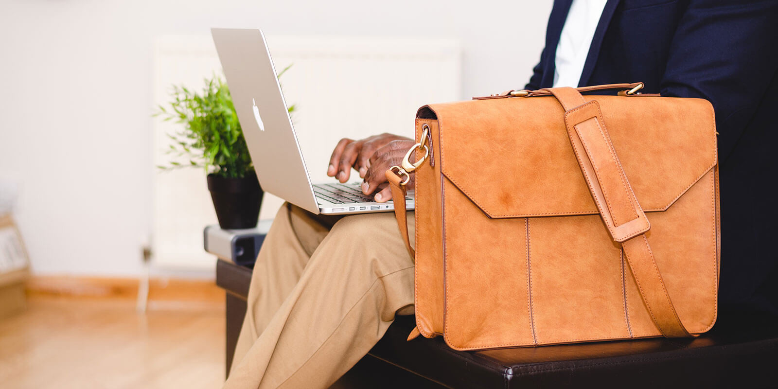 Stylish leather bags for your laptops